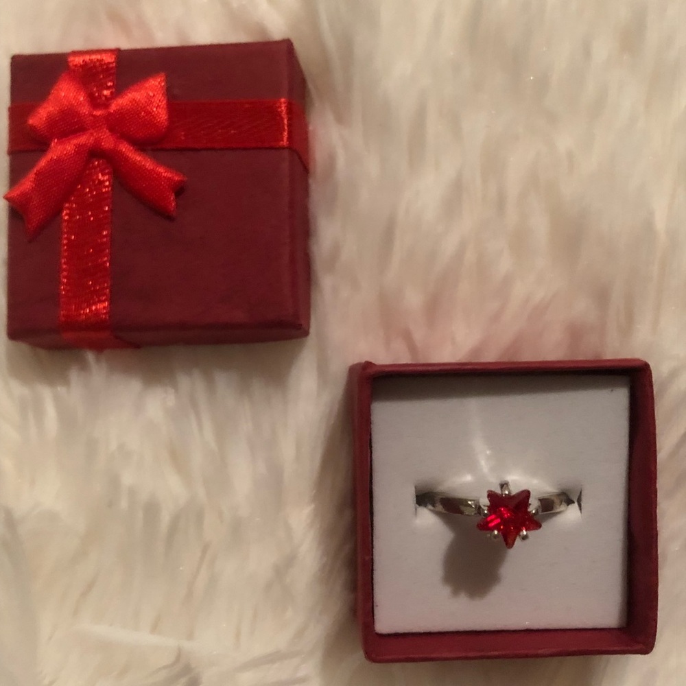 Plated Sterling silver ring w/ red crystal ❤️